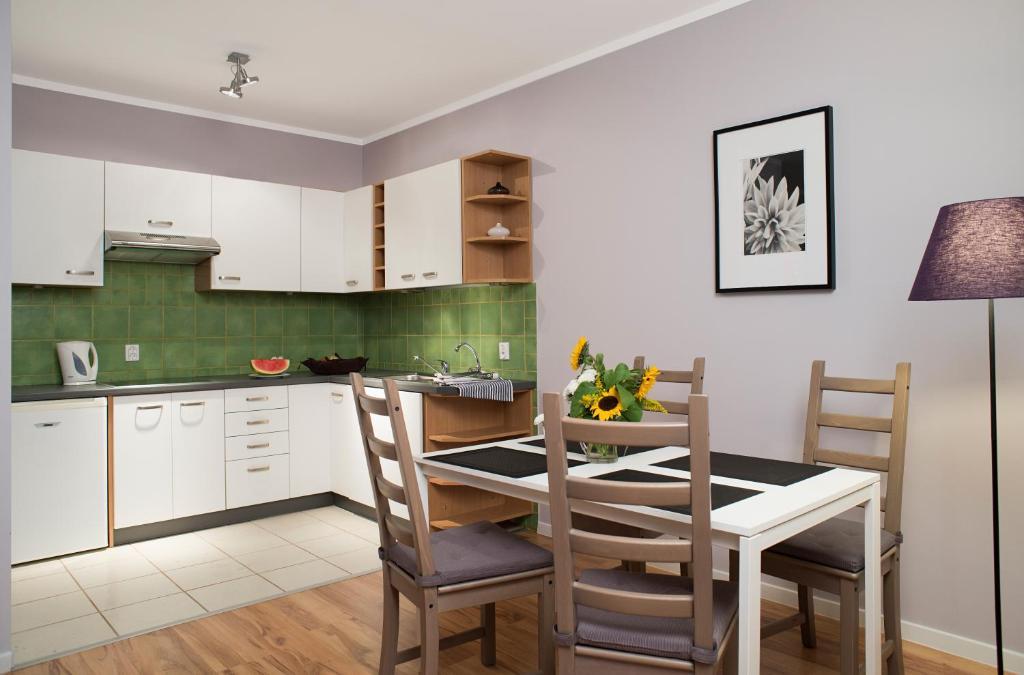 Apartamenty Tww Ochota Варшава Стая снимка
